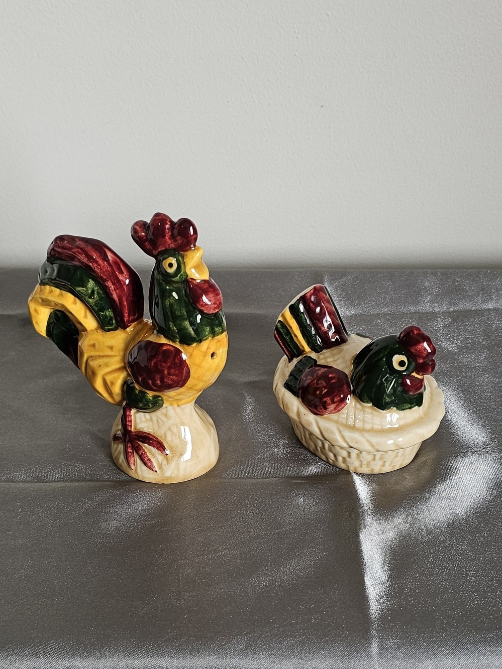 Metlox Ceramic Rooster Salt and Pepper Shaker Set
